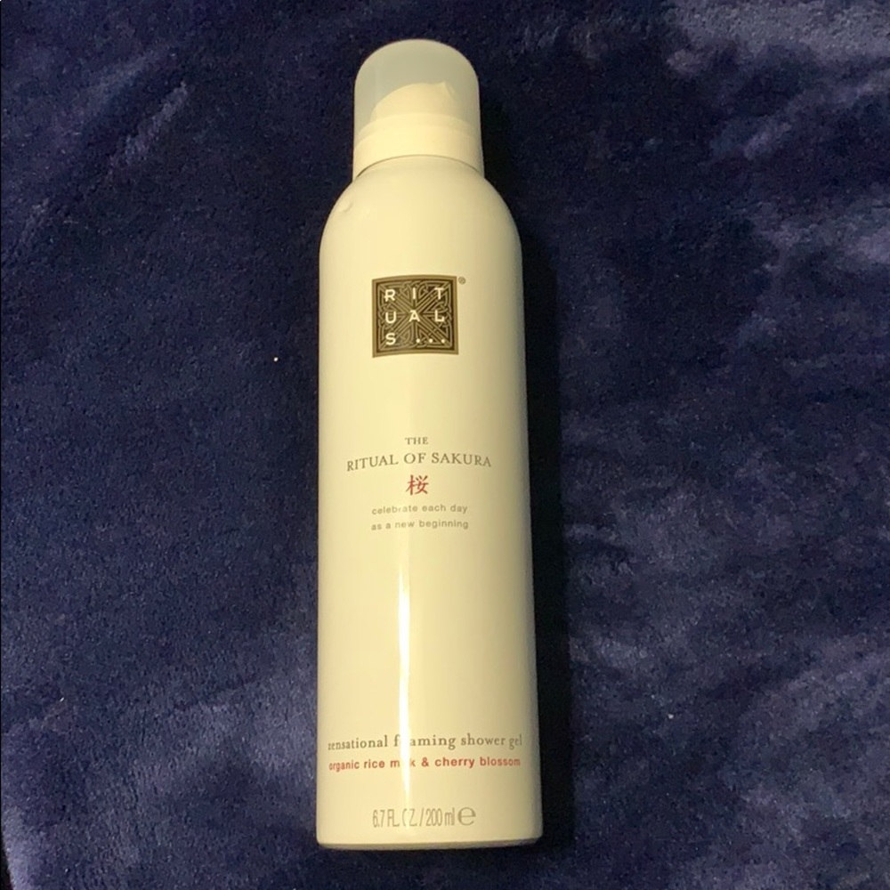 The ritual of Sakura foaming shower gel